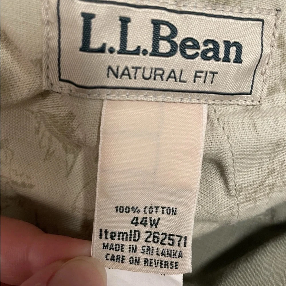 LL Bean Cargo Shorts Mens 44W Army Green Natural Fit 10